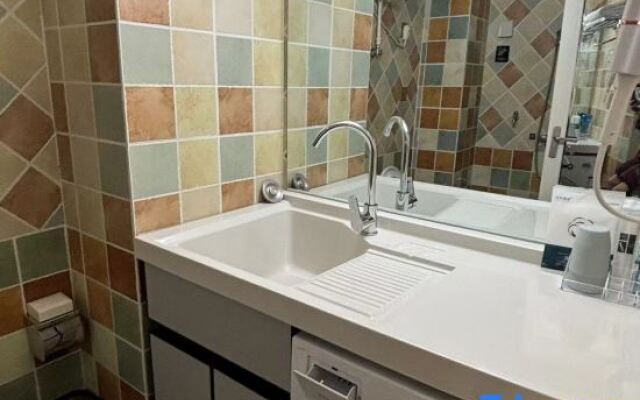 Xiyin Cinema Hotel (Yangjiawan Metro Station)