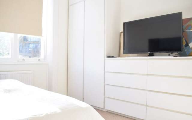 1 Bedroom Primrose Hill Apartment