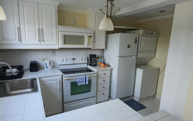 Hastings Towers 4D - Studio Apt Opp Beach