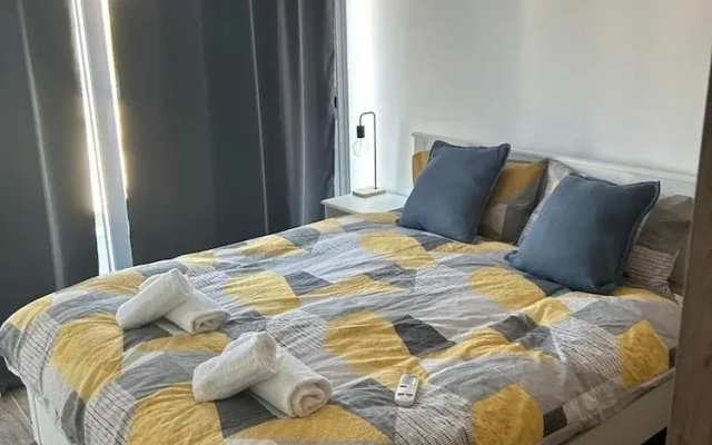 Villa - Sleeps 6 - Near Local Attractions