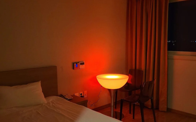 Nice Cat Hotel & Guest House