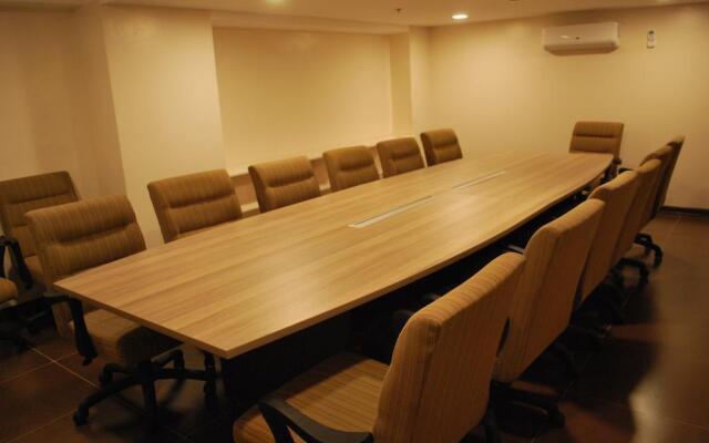Royal Suites Condotel