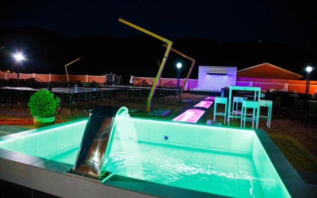 Hotel Oasis Tuzi