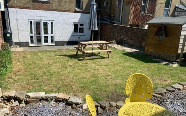 Ryde Beach Garden Apartment