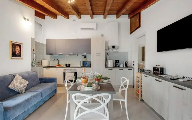 Blu Lavanda Lakeview Terrace + Garden