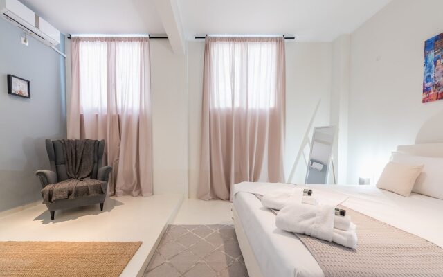 Stylish and Spacious Koukaki Apartment by Cloudkeys