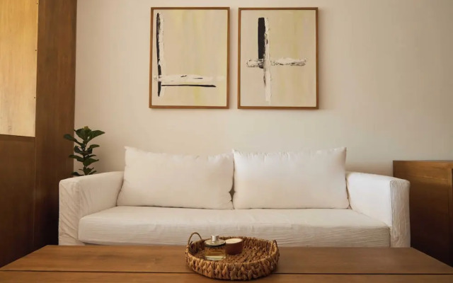 Spacious modern studio