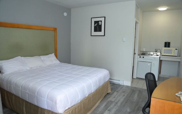 Queensway Court Motel