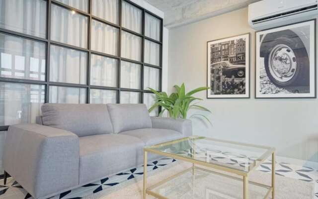w Lively 2BR in Plaza Herrera