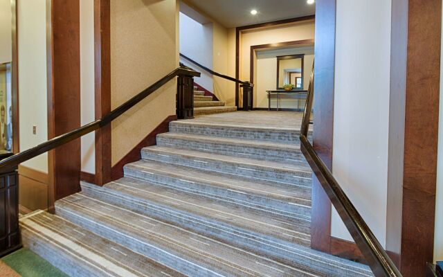 Embassy Suites by Hilton Chicago O'Hare Rosemont