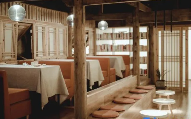 Brook Books Inn
