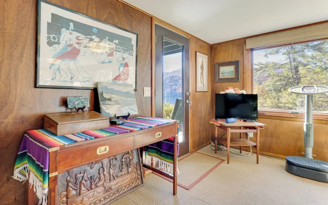 Casa Alcoa Mtn-view Apt Over Santeetlah Lake!
