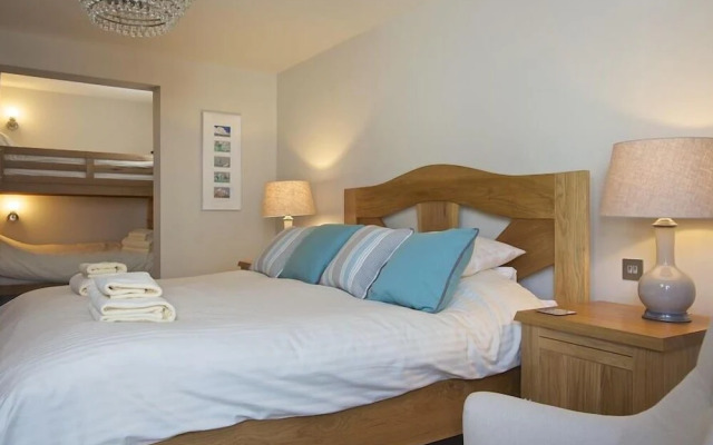2 Hamstone Court
