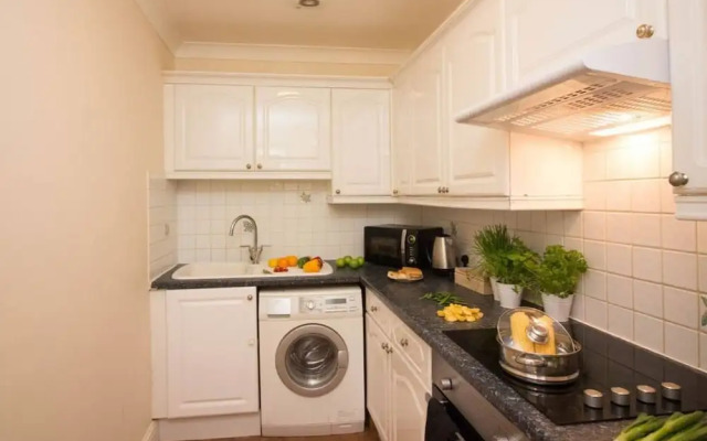 Stayzo Penthouse Accommodation 2- Premier Lodge