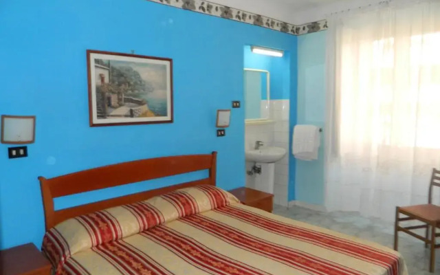 Roxena House