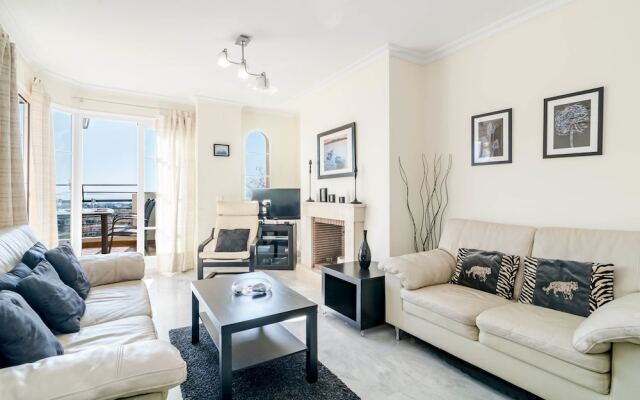 SAA-Great 2 bed apt 10 min walk to Puerto Banus