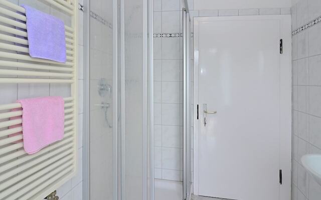 Snug Holiday Home With Storage, Roof Terrace, Private Garden