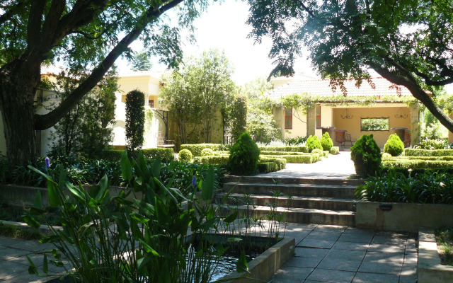 The Moon and Sixpence Garden Guest House