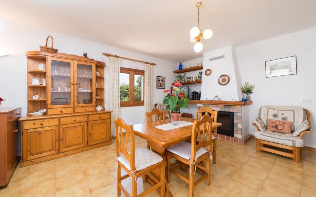 BARCELO-DANUS - Chalet with terrace in Porto Colom. Free WiFi