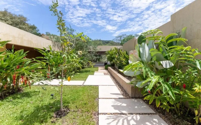Yeguas U47 by Wynwood House