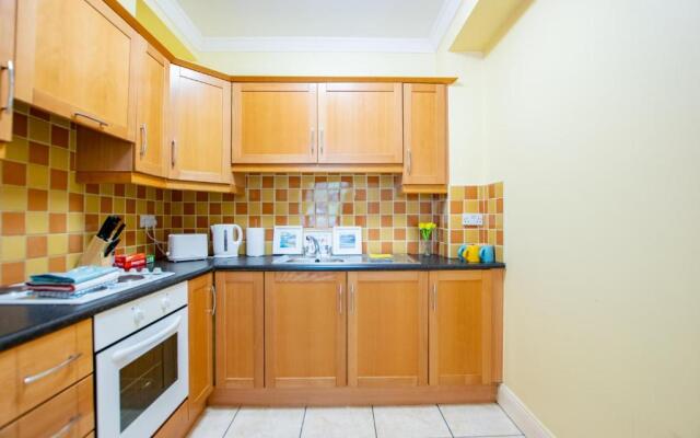 Gort Na Coiribe 4 Bedroom Duplex, by Shortstays