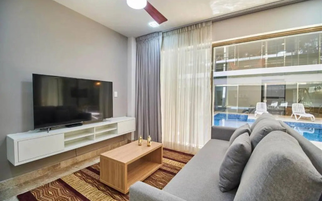 2 Bedroom apartment with 2 Pools, Wifi & GYM