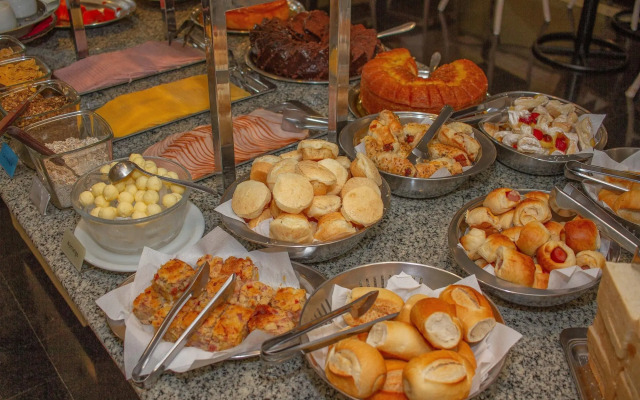 Trevi Hotel & Business