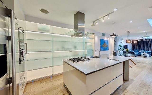 Stunning 4 Bedroom House in Old Windsor