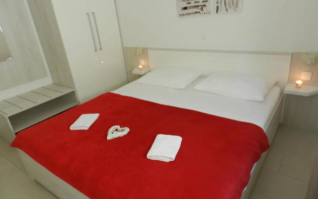 Apartments with a parking space Baska Voda, Makarska - 15214