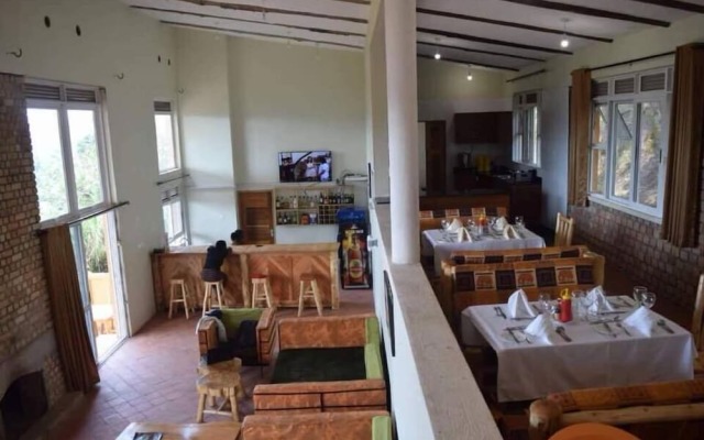 Summit Safari Lodge