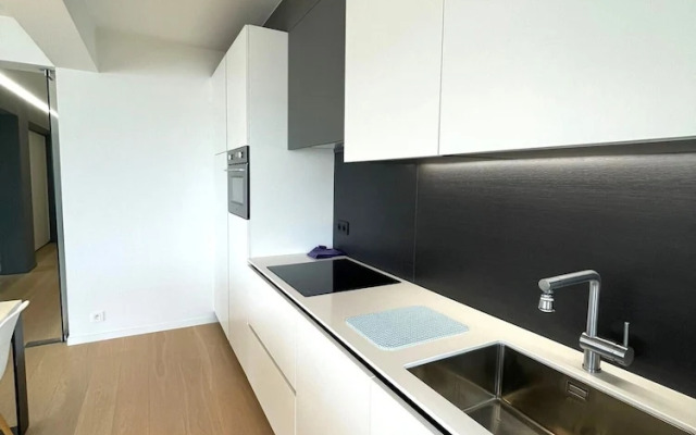 Apartment by Epernay Square With Sea View