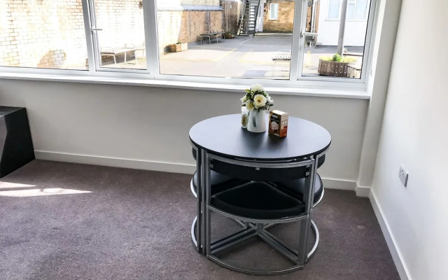 Entire 2 Bedroom Flat Next to Kings College