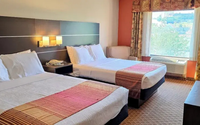 Grand Plaza Hotel & Conference Center