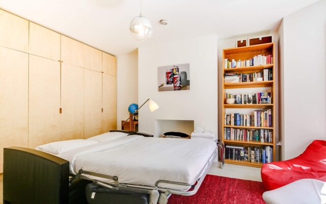 Stylish, Bright Apartment w/ Private Garden