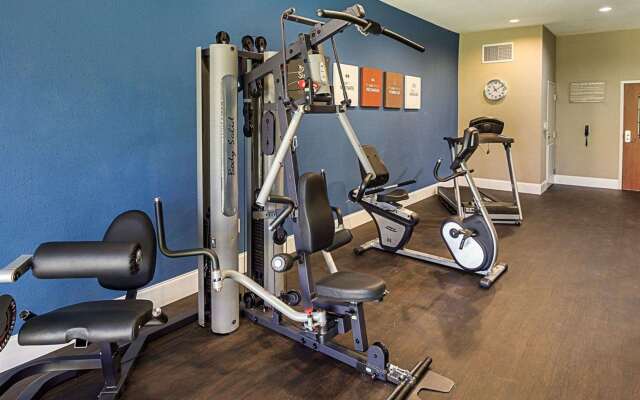 Comfort Suites near Tanger Outlet Mall