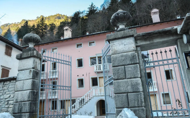 Perarolo Halldis Apartments