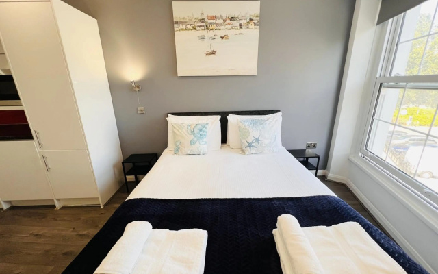Fox House, Studio Apartments