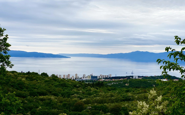 Terra Magica Deluxe Apartment OR Room with Private Parking, Terrace and Sea View