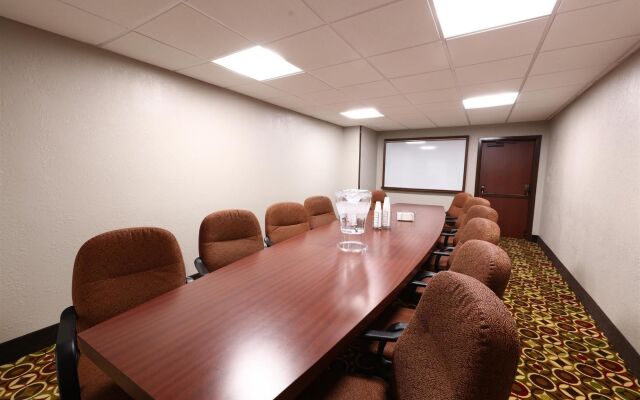 AmericInn by Wyndham Grand Rapids Airport North