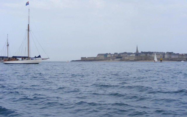 Hotel De La Porte Saint Pierre