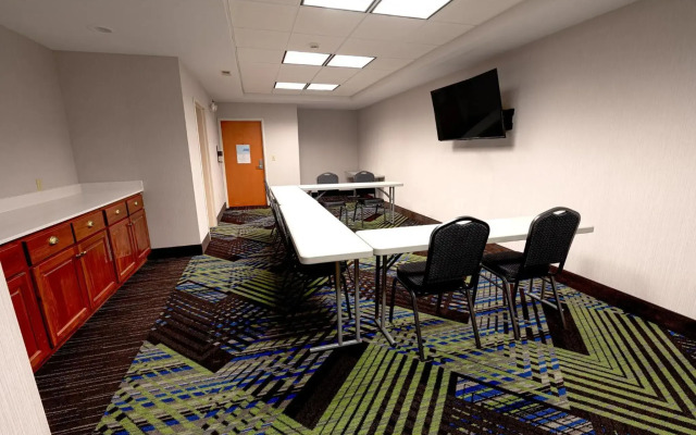 Holiday Inn Express Hotel & Suites East Lansing by IHG