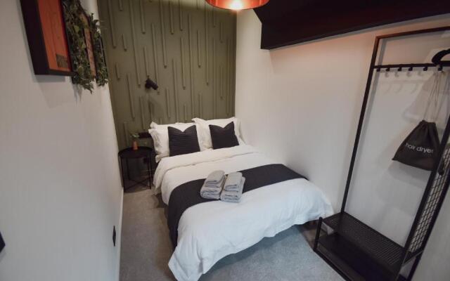 Central Stays - Luxury 3 Bedroom House in Central Chester SLEEPS 6