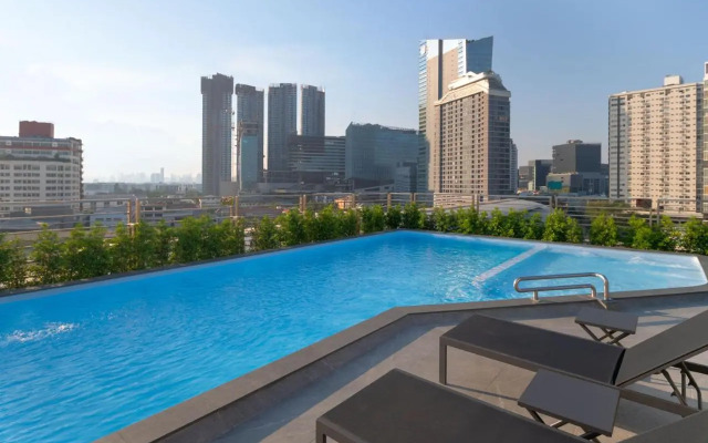 Lumen Bangkok Udomsuk Station