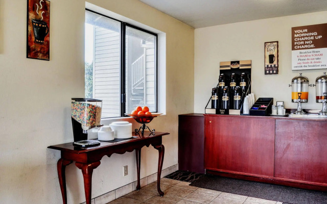 OYO Woodland Hotel and Suites