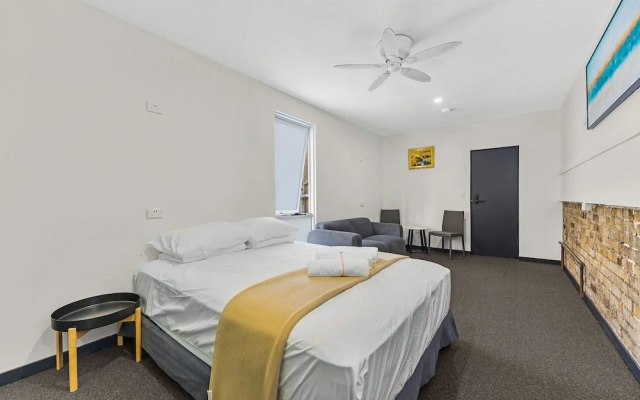 London Plane Backpackers - Hostel