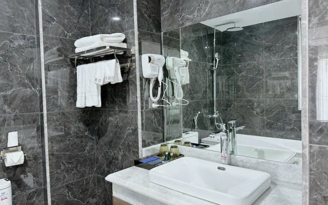 Luxury Phoenix Hotel 2