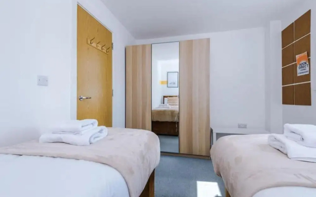 Stunning 2-bed Apartment With Allocated Parking