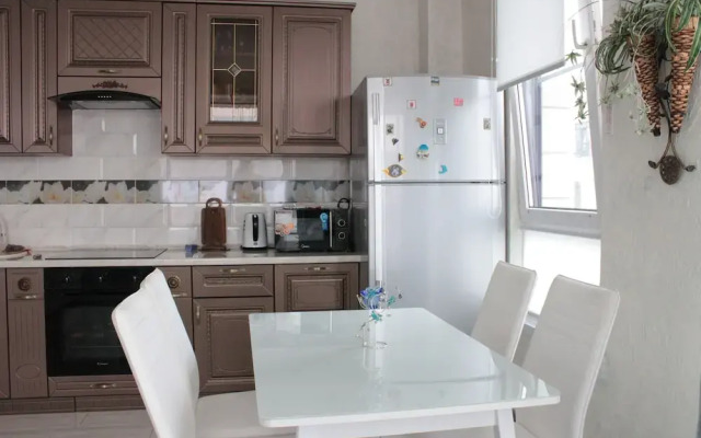 Apartment on Kamyshovaya 41, apt 19