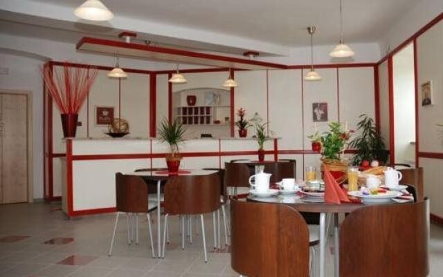 Hotel Ostrov Garni