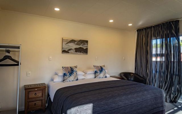Amber Court Motel – Guest Rooms – Te Anau